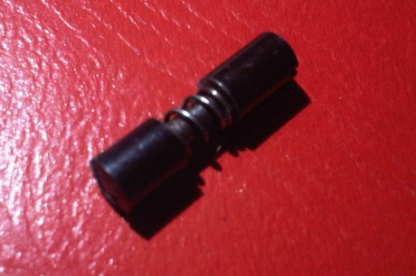 Pues eso, necesito el tornillo con muelle para sacar el pasador del tambor de  Uberti Cattleman SA avancarga 40