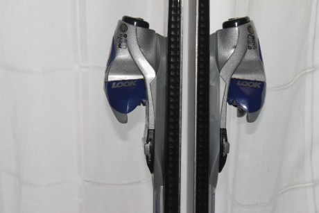 Vendo lo enúnciado.

Esquies, botas, palos, casco y gafas todo sin usar a estrenar.

Todo lo dejo por 01