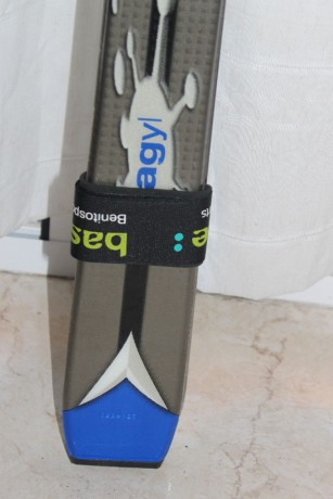 Vendo lo enúnciado.

Esquies, botas, palos, casco y gafas todo sin usar a estrenar.

Todo lo dejo por 00