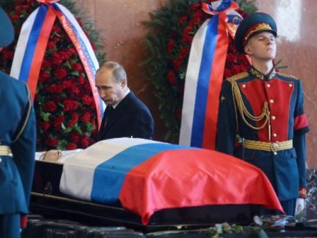 A los 94 años nos deja el inventor del ak-47 GRACIAS. D.E.P. Saludos


https://www.rtve.es/noticias/20131223/muere-94-anos-mijail-mijail-kalashnikov-inventor-del-fusil-mas-vendido-del-mundo/831960.shtml