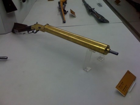 Hace unos días encontré por casualidad en una web extranjera un arma a la venta que hacía muchos años 90