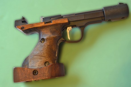 Se vende pistola para "Standard" marca UNIQUE modelo D:E:S: 69 del calibre 22 largo, dos cargadores.
350 01