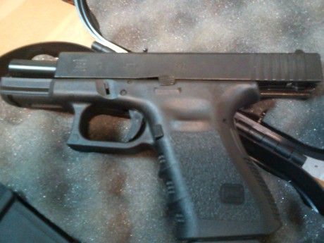 Vendo pistola Glock modelo 19 calibre 9mmpb en perfecto estado. Con 2 cargadores, libro de instrucciones 41