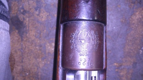 Buenas a todos.
Esta tarde he estado con un amigo, que quiere quitarse 2 viejos mausers que heredo. 
Poco 01