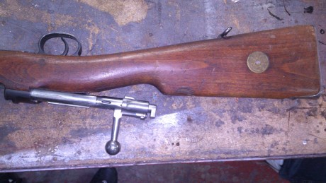 Buenas a todos.
Esta tarde he estado con un amigo, que quiere quitarse 2 viejos mausers que heredo. 
Poco 12