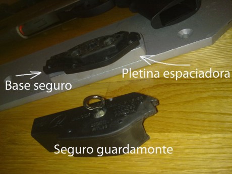 Hola.
Aquí os presento un invento casero que puede solucionar el problema de donde guardar con seguridad 10