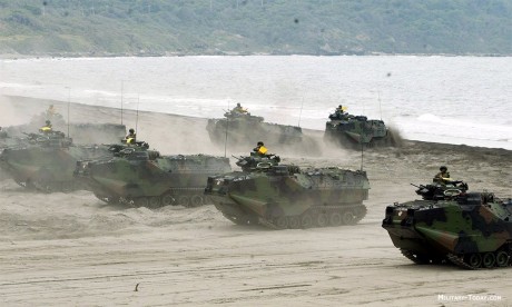 Mientras los americanos se gastan millones de dolares en su Expeditionary Fighting Vehicle (EFV) y al 30