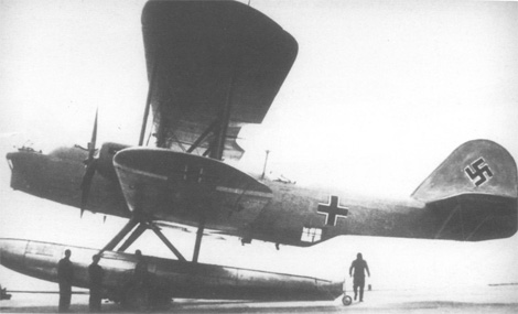 Sé que al principio de la II Guerra Mundial, habían en servicio algunos aviones biplanos (Gloster Gladiator, 11