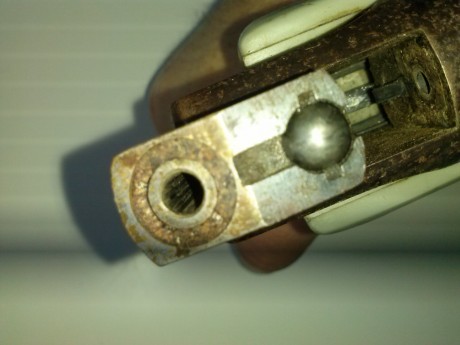 Estimados compañeros, ha llegado a mi , una pistola Diana mod-5, ya restaure una carabina cometa v, y 00