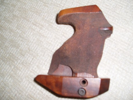 Vendo empuñadura Walther OSP, sin modificar, en perfecto estado. 25€ portes incluidos. 00
