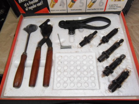 Vendo la joya de mi colección de antiguos artículos de recarga el "Lyman Ammunition Maker del calibre 02