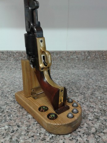  IMG_20240510_181113.jpg bancos de carga para remington y colt     30 euros y 15 euros el empistonador 141