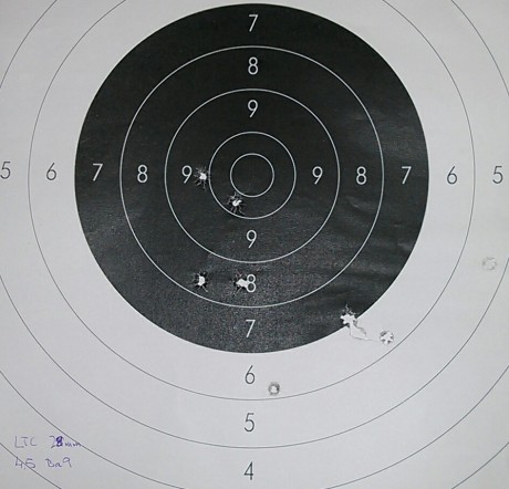 Sin lugar a dudas la pistola 9mm mas precisa de todos los tiempos es la SIG P210. Es imbatible en precisión 11