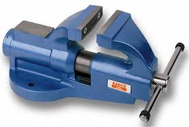 Pues eso compañeros, si alguno de vosotros tiene alguna idea de como fabricar un potro para sujetar una 31