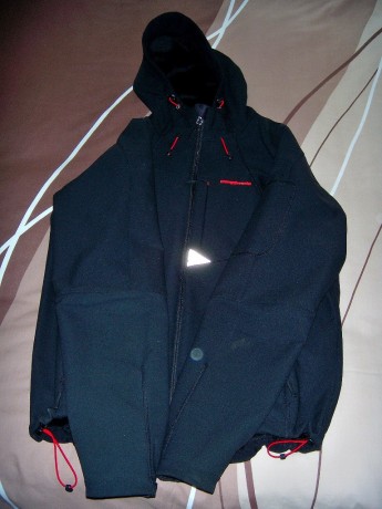 Vendo Softshell Trangoworld modelo Bakua en perfecto estado. Comprado en El Corte Ingles. 

Softshell 01
