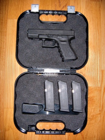 Vendo Glock 19 (3ª Generación), en perfecto estado tanto estético como mecánico. Disparos realizados 400. 02