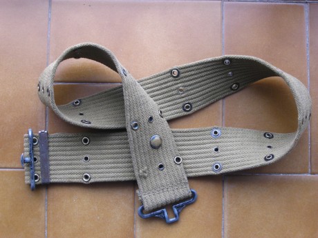 Hola
Los accesorios de este lote son todos originales USA de la época de la 2ª G. M
-Cinturón original 02