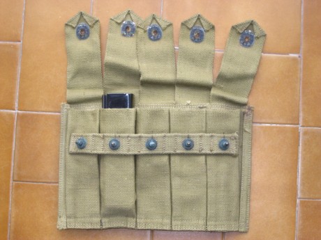 Hola
Los accesorios de este lote son todos originales USA de la época de la 2ª G. M
-Cinturón original 01