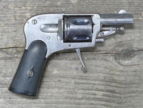 Estoy buscando informacion sobre esta preciosidad.
Hasta donde he llegado es que es un revolver velo-dog, 12