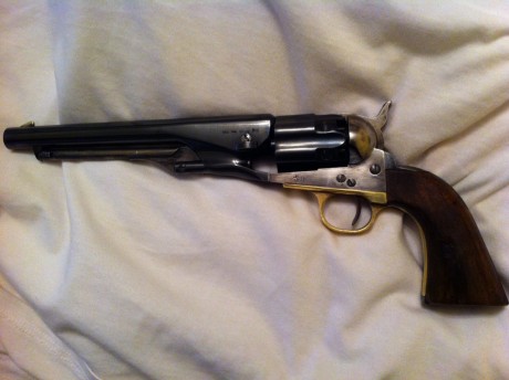 Hola Compañeros:
Tengo en mi colección un modelo de colr 1860 army de la extinta marca centaure que es 00