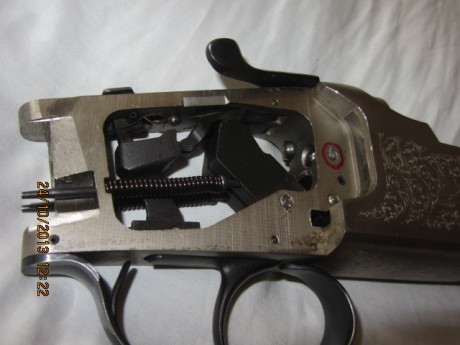 hola tengo la aguja de mi lanber superpuesta rota y no se como acceder a ella. tiene dos pasadores que 40