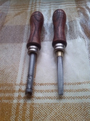  IMG_20240510_181113.jpg bancos de carga para remington y colt     30 euros y 15 euros el empistonador 10