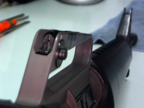 A ver si alguuen me da alguna idea...

Tengo una réplica de m16 con asa fija y miras de combate de esas 00