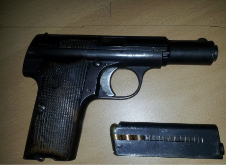 Hola compañeros, vendo Astra 300. 

ASTRA 300
GUIADA EN F
CALIBRE 9C/380mm

precio:  100 €  gastos de 01