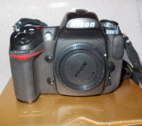 Vendo equipo fotografico, compuesto de:
Camara Nikon D300 con objetivo Tamron SP Af 17-50 F2/8 XR LD aspherical 10