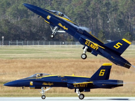 Pues eso, en este hilo pretendo deleitaros como amantes de los aviones de combate que sois muchos, con 12