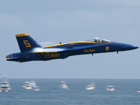 Pues eso, en este hilo pretendo deleitaros como amantes de los aviones de combate que sois muchos, con 11