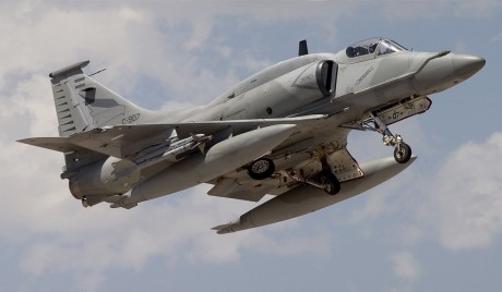 Pues eso, en este hilo pretendo deleitaros como amantes de los aviones de combate que sois muchos, con 30