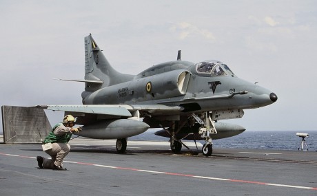 Pues eso, en este hilo pretendo deleitaros como amantes de los aviones de combate que sois muchos, con 52
