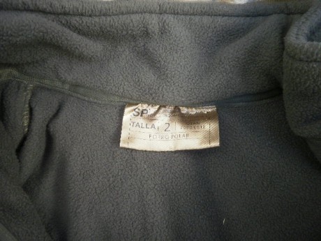 Usado en muy pocas ocasiones, en perfecto estado.

Forro polar verde desmontable y pantalón y chaqueta 01