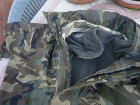 Usado en muy pocas ocasiones, en perfecto estado.

Forro polar verde desmontable y pantalón y chaqueta 00