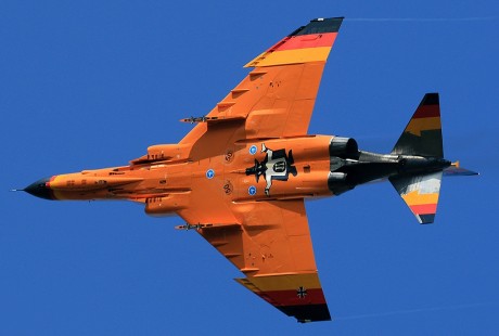 Pues eso, en este hilo pretendo deleitaros como amantes de los aviones de combate que sois muchos, con 31