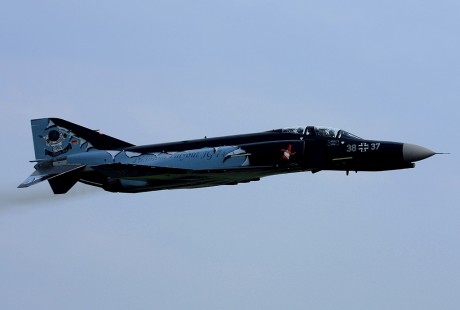 Pues eso, en este hilo pretendo deleitaros como amantes de los aviones de combate que sois muchos, con 42