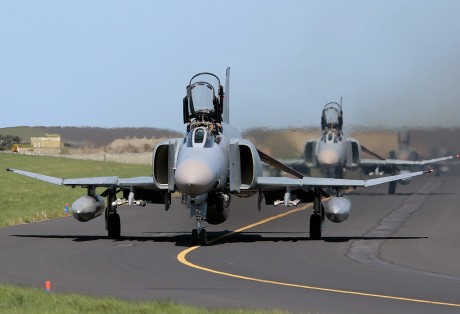 Pues eso, en este hilo pretendo deleitaros como amantes de los aviones de combate que sois muchos, con 61