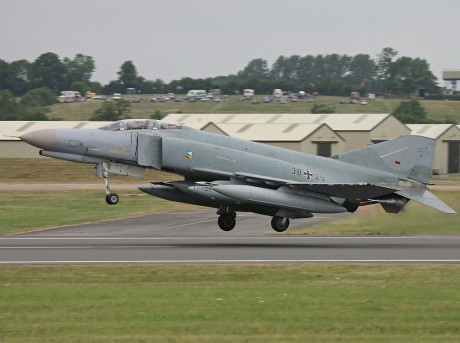Pues eso, en este hilo pretendo deleitaros como amantes de los aviones de combate que sois muchos, con 71