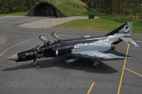 Pues eso, en este hilo pretendo deleitaros como amantes de los aviones de combate que sois muchos, con 70