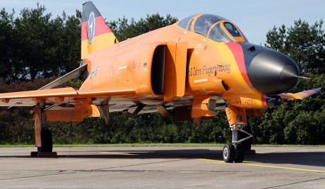 Pues eso, en este hilo pretendo deleitaros como amantes de los aviones de combate que sois muchos, con 92