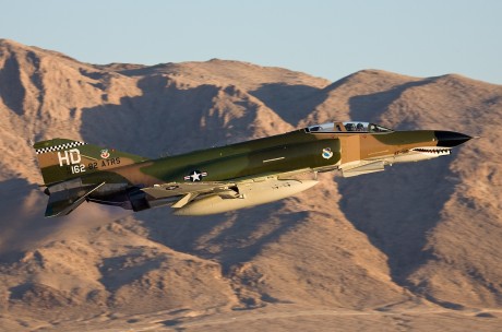 Pues eso, en este hilo pretendo deleitaros como amantes de los aviones de combate que sois muchos, con 90