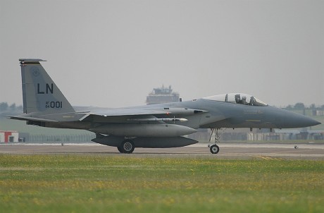 Pues eso, en este hilo pretendo deleitaros como amantes de los aviones de combate que sois muchos, con 151