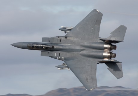 Pues eso, en este hilo pretendo deleitaros como amantes de los aviones de combate que sois muchos, con 150