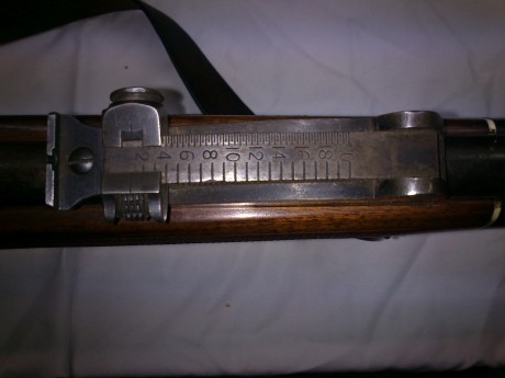 Buenas Tardes 

Os muestro algunas fotografías de un rifle que tiene un amigo. Es del Calibre 303, Creo 10