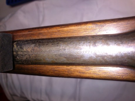 Buenas Tardes 

Os muestro algunas fotografías de un rifle que tiene un amigo. Es del Calibre 303, Creo 21