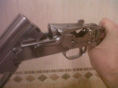 Buenas, 

Me llamo Rafael Lastra Gómez, soy ingeniero mecánico y he patentado y fabricado una escopeta 90