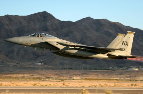 Pues eso, en este hilo pretendo deleitaros como amantes de los aviones de combate que sois muchos, con 02