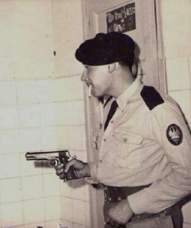 Hace unos días encontré por casualidad en una web extranjera un arma a la venta que hacía muchos años 100