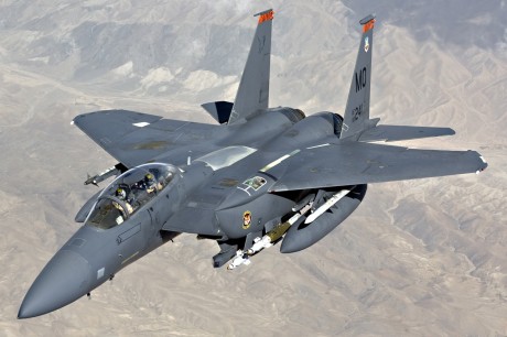 Pues eso, en este hilo pretendo deleitaros como amantes de los aviones de combate que sois muchos, con 52